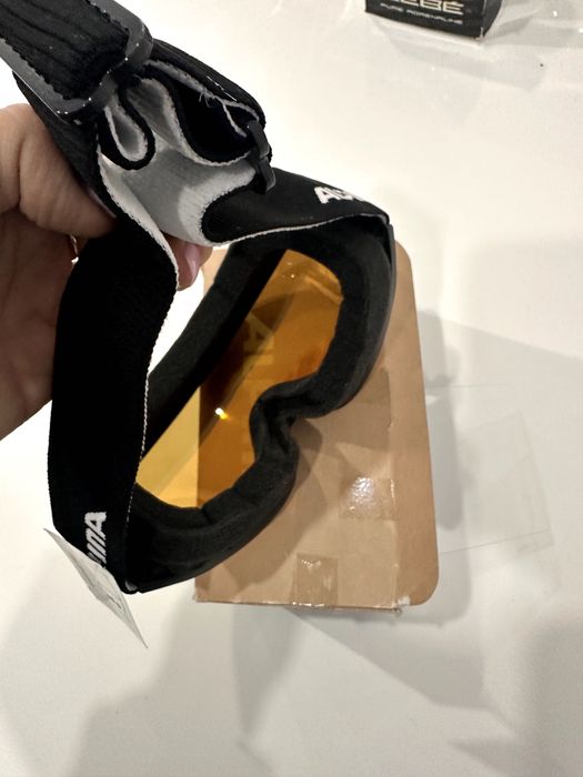 vand ochelari ski/ snowboard ALPINA negru cu lentila aurie