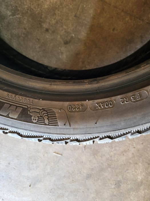 2 anvelope 225 45 R 19 Michelin iarna