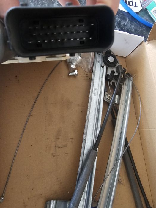 Моторче стъкло предно ляво и стъклоподемен механизъм Golf 4 Bora