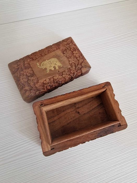 Деревянная шкатулка ручной работы. Индия.