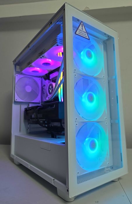 PC Gaming Ryzen 7 9800X3D RX 9070 XT 16GB