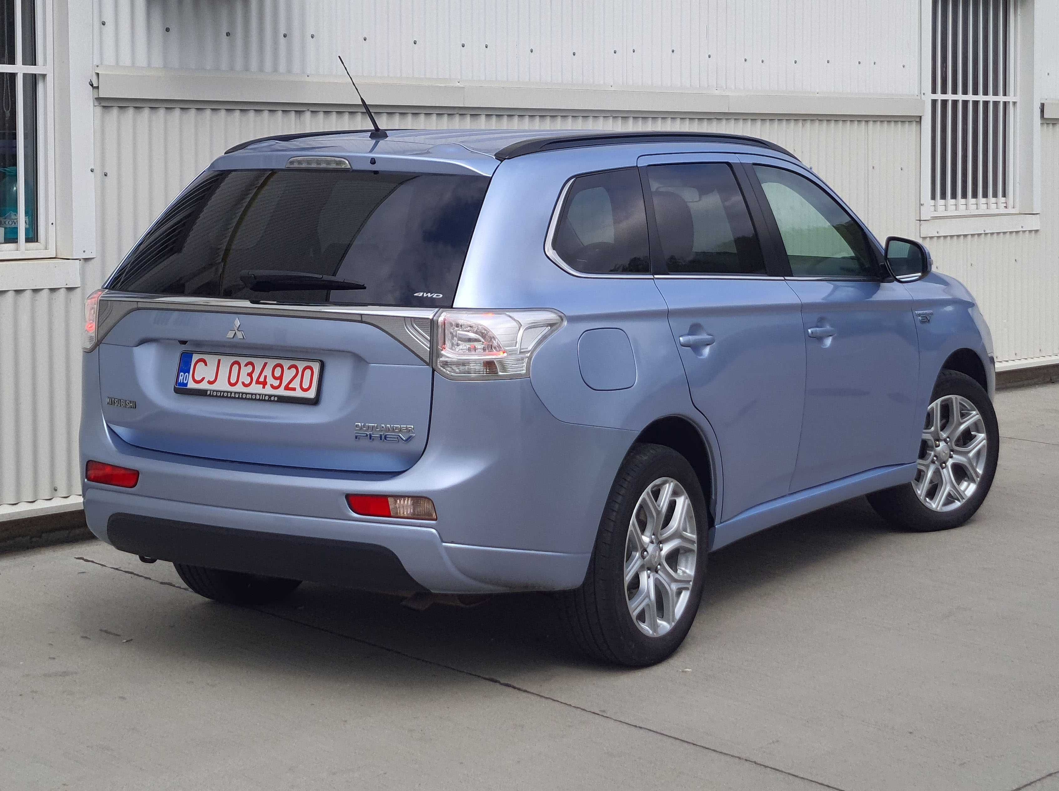 Mitsubishi Outlander 4x4 PlugIn Hybrid 2.0 Benzina/Electrica