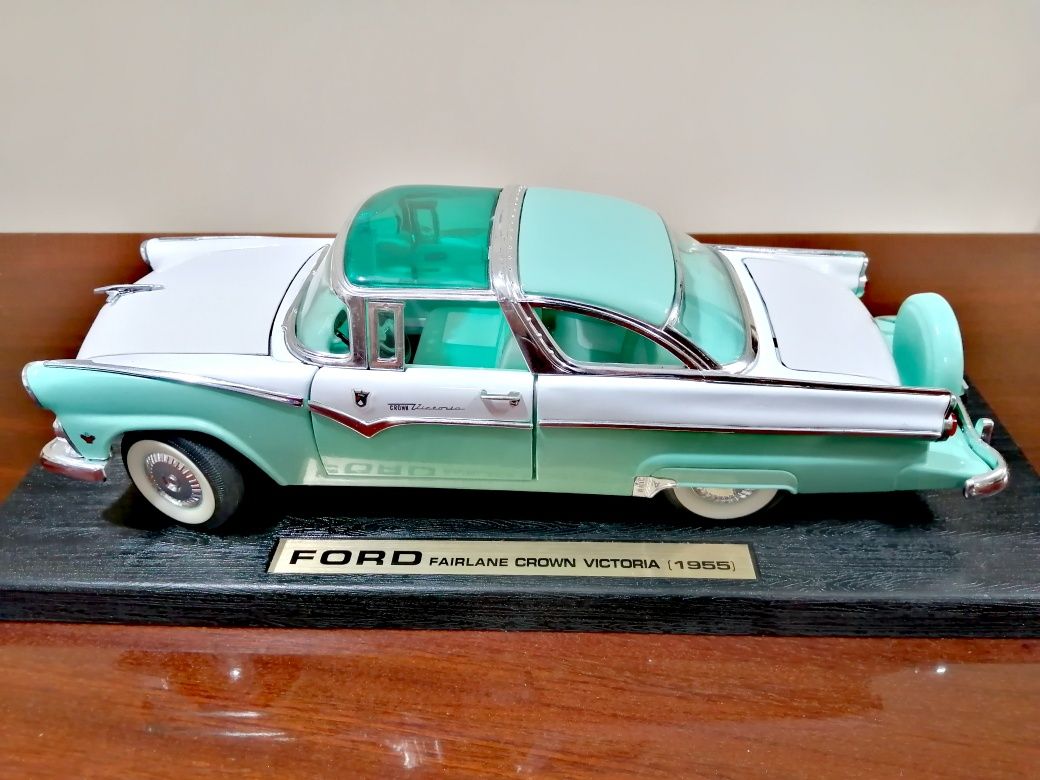 Machetă Ford crown victoria 1955,nouă în cutie!