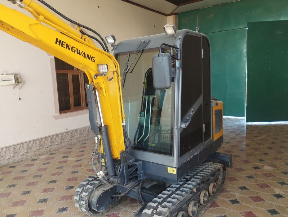 Мини-экскаватор HW-25 Сотилади йили 2023 холати янги