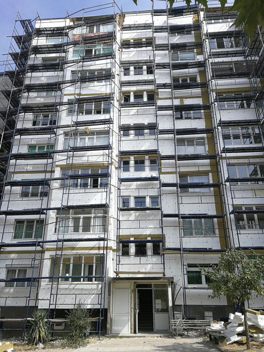 Фасадно рамково скеле под НАЕМ