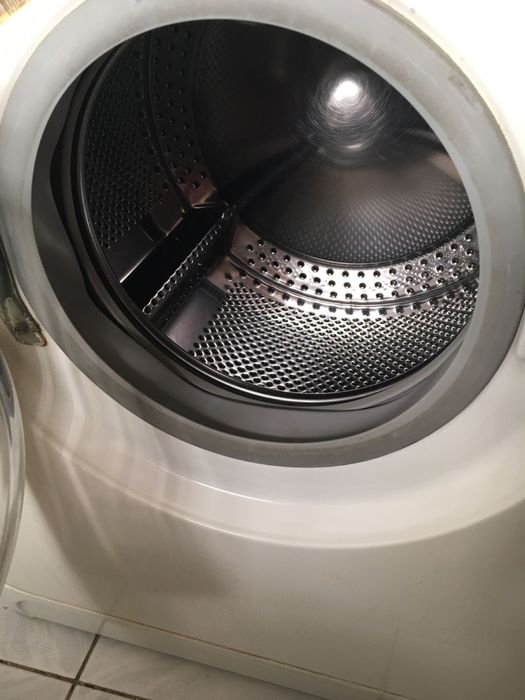 Продаю Стиральную машину б/у Индезит за 5000 на запчасти