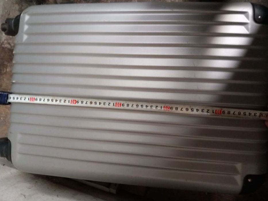 Troler cu roți singurul defect e puțin îndoit la cap