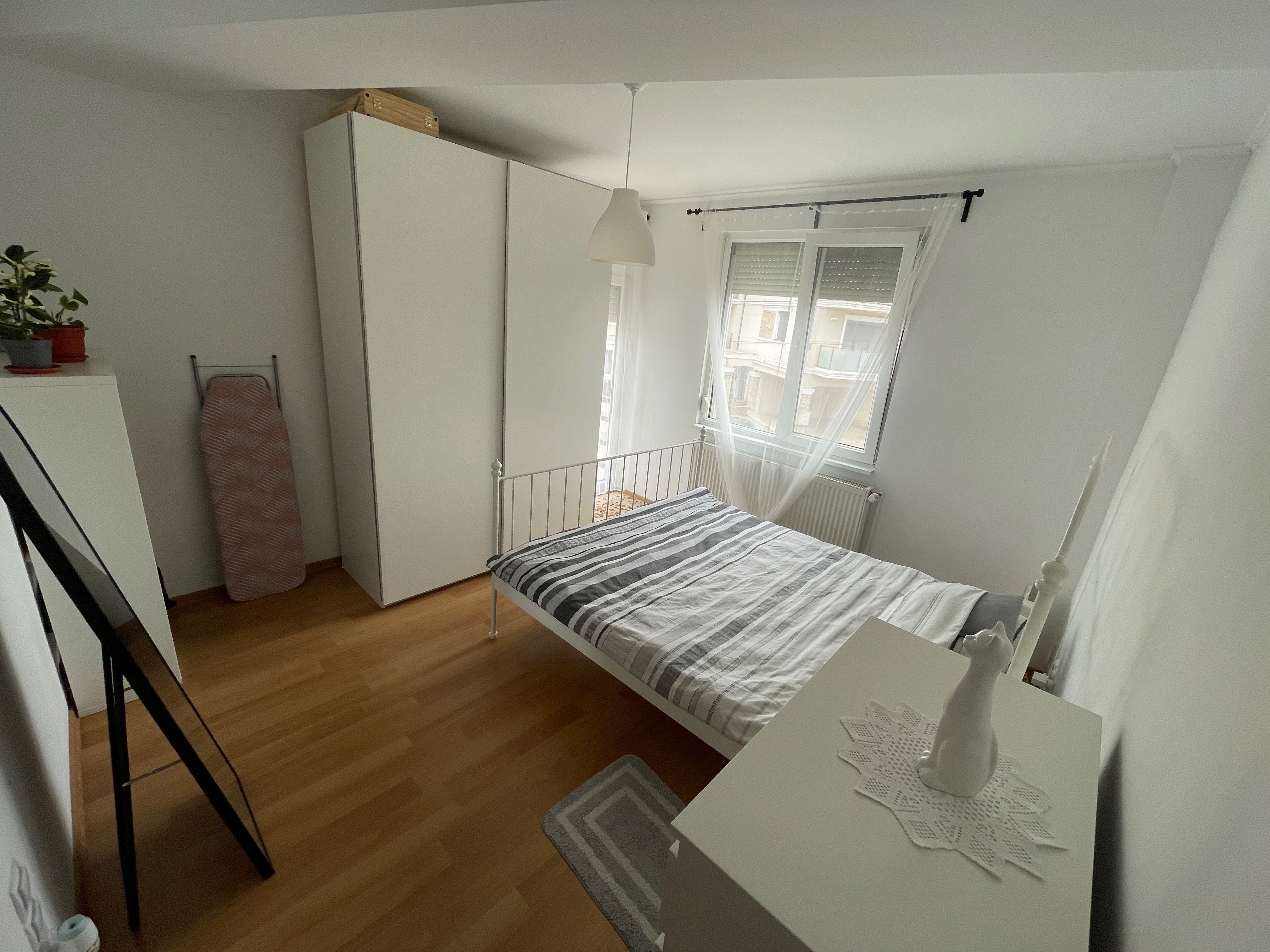 Apartament cu 3 camere, 2 balcoane 63 mp utili, parțial mobilat