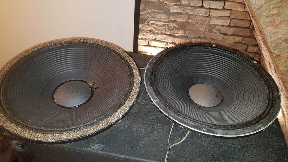 2 boxe pasive Peavey eurosys6 3cai 15toli/cutii Jbl I732