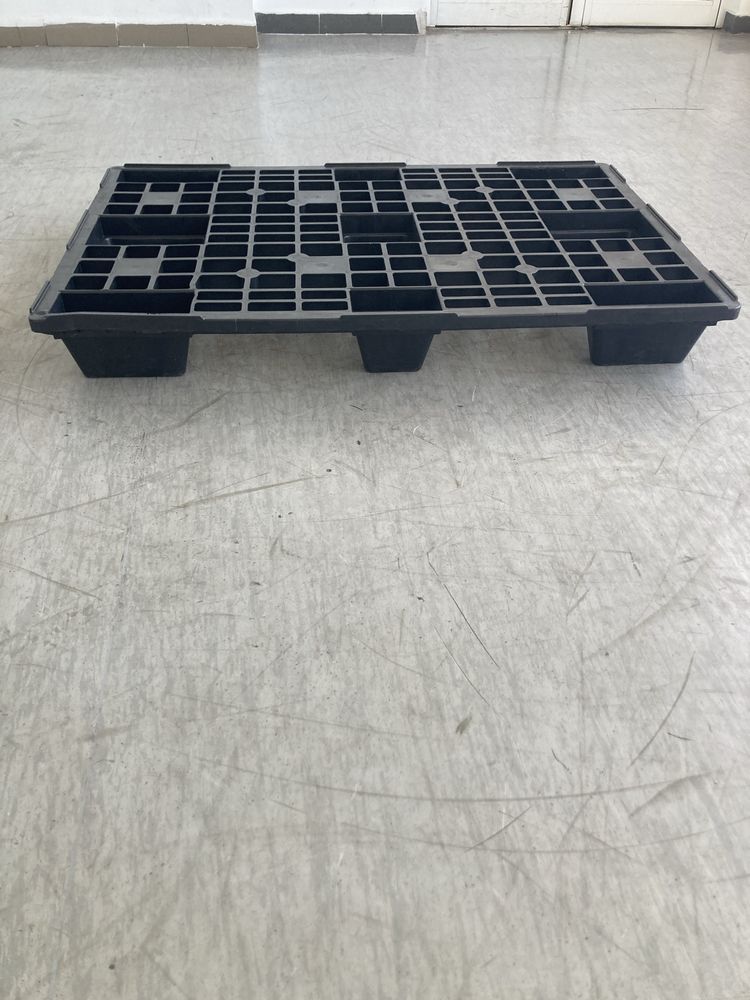 Paleti plastic dimensiune 80 x 120 cm