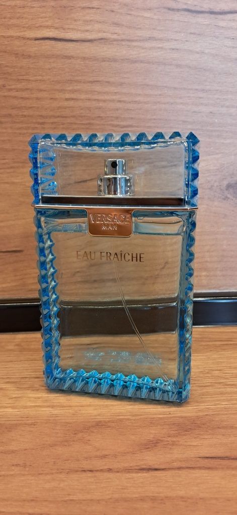 Versace Man Eau Fraîche Eau de Toilette Natural

Spray 200 ml