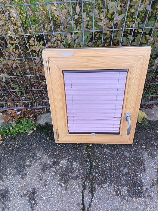 Продавам PVC прозорци