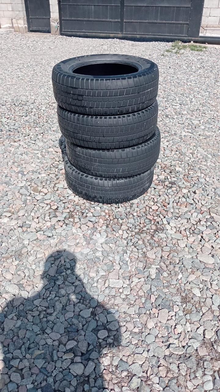 Продается зимние шины!!! 225/65R17 в хорошем состояний.