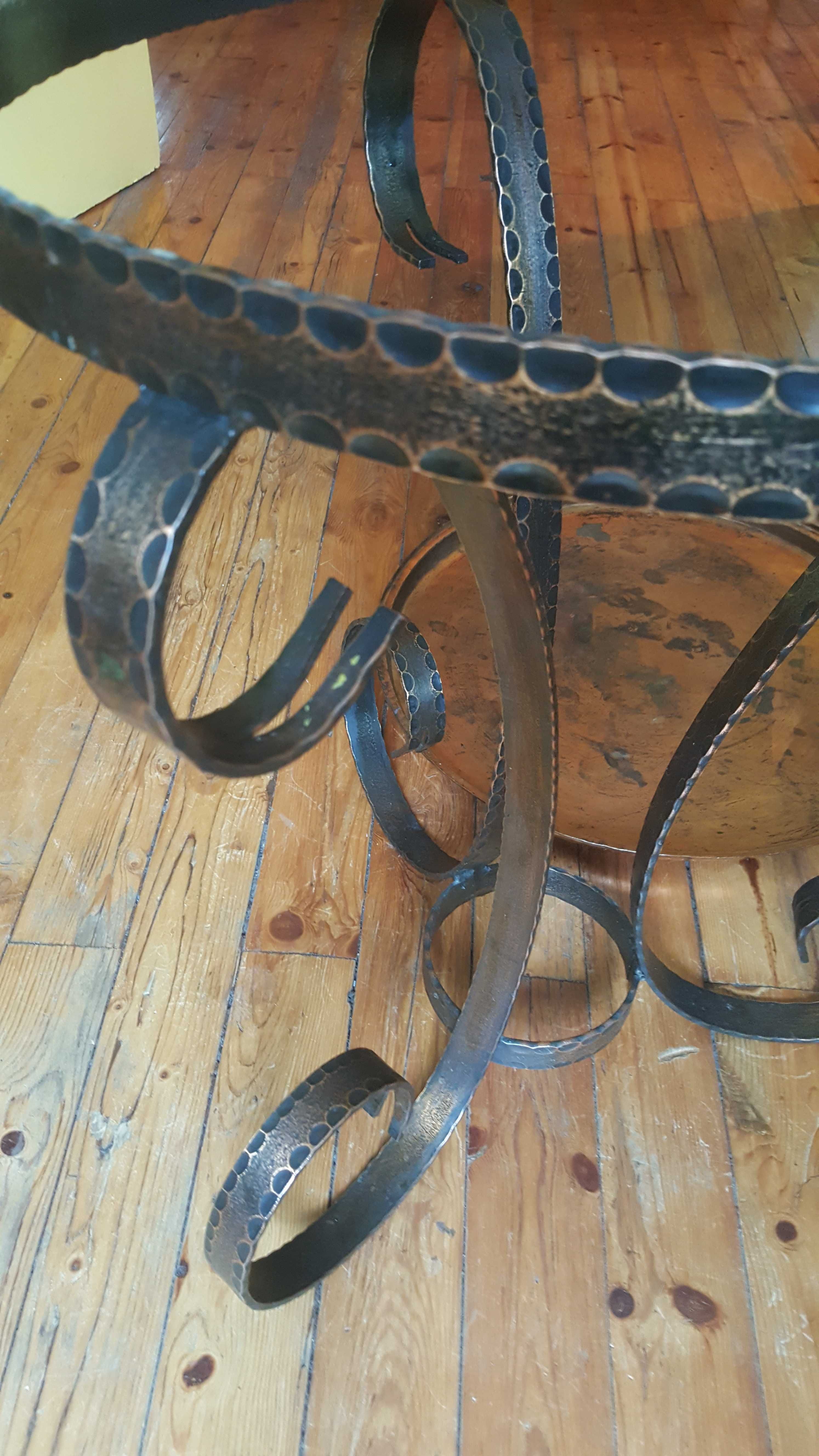 Маса от месингово ковано желязо с медна табла