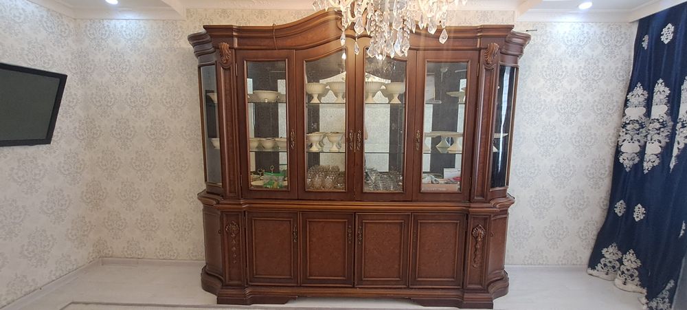 Диван и Сервант бесплатно если забрать сразу все забирайте