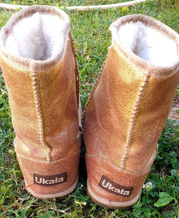 Мекички златисти ботушки Ukala