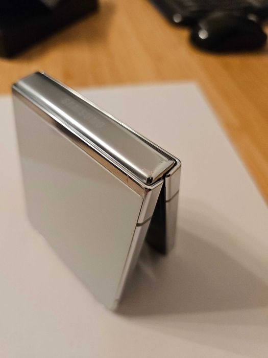 Samsung Galaxy Z Flip5, 256GB, Snapdragon 8 Gen 2, ca nou