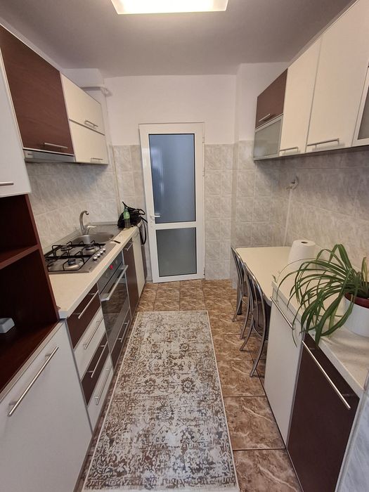 Închiriez apartament 2 camere decomandat Micro 17