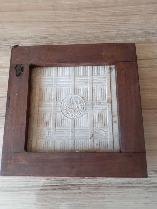 Vand suport faianta pt."lucruri incinse" deosebit