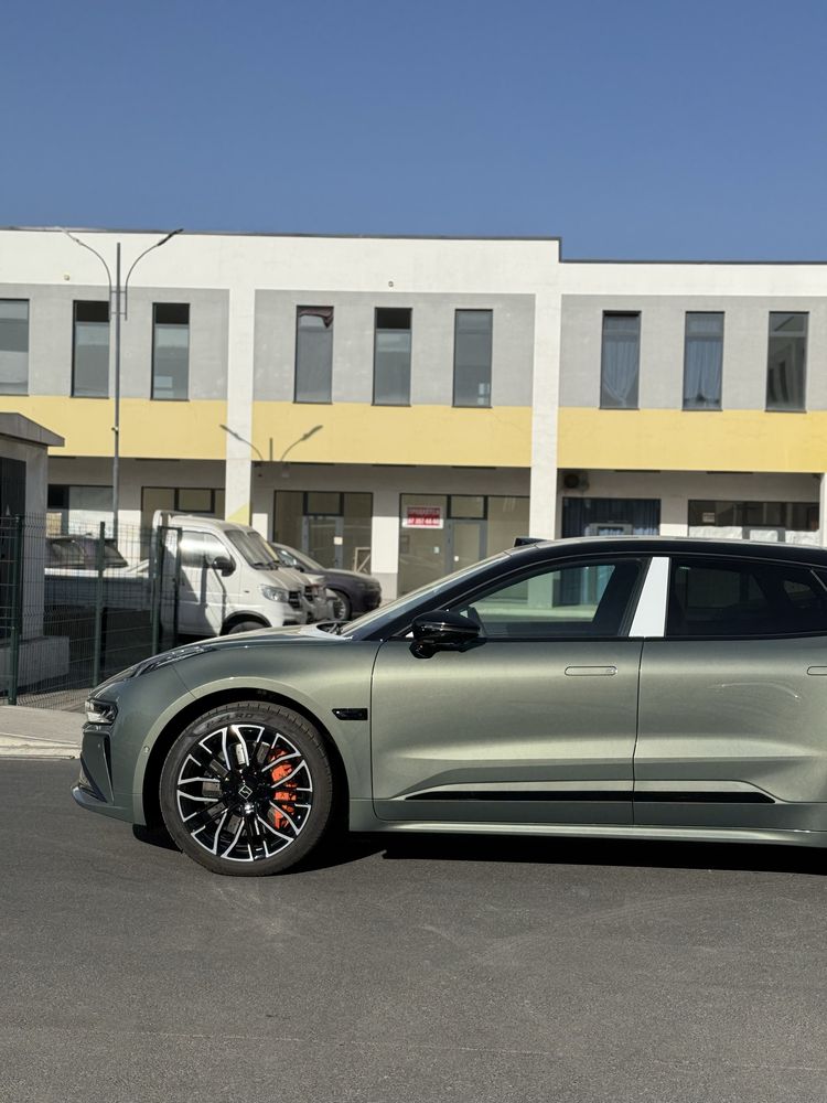 Zeekr 001 You pazitsa Z sport diskada tayyor