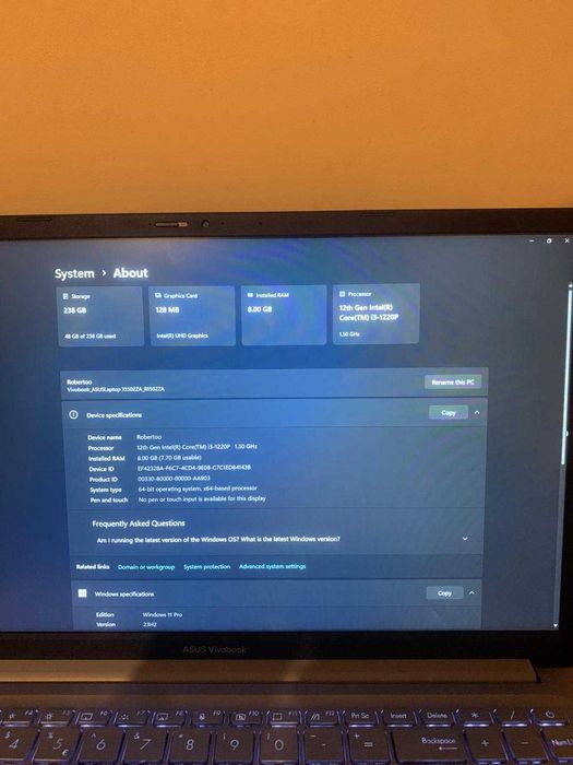 Laptop Asus Vivobook i3-1220P  8GB RAM  Windows 11 – Stare foarte bună