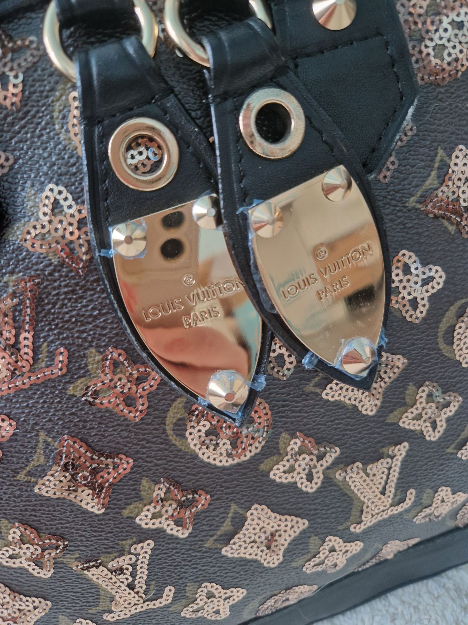 Lui Vuitton Луксозна дамска чанта в кафяв цвят със златисти пайети