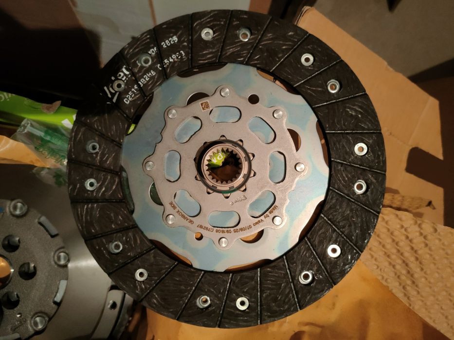 Vând ambreiaj cu volanta masa dubla Peugeot Citroen 1.5/1.6 837081