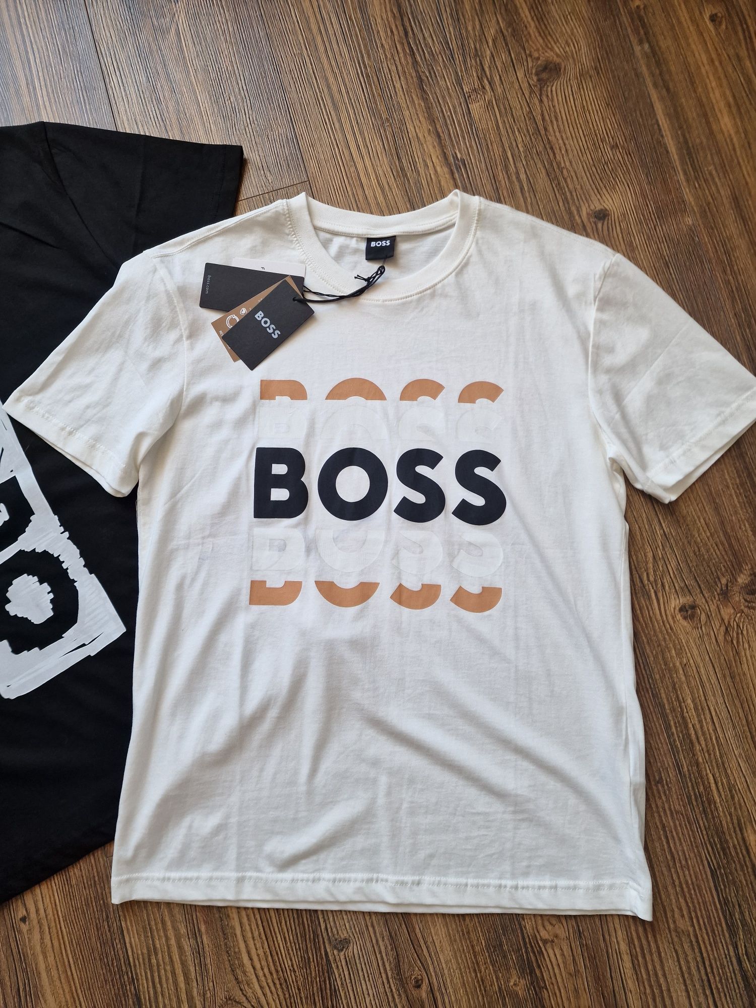 Страхотна мъжка тениска HUGO BOSS размер L / XL