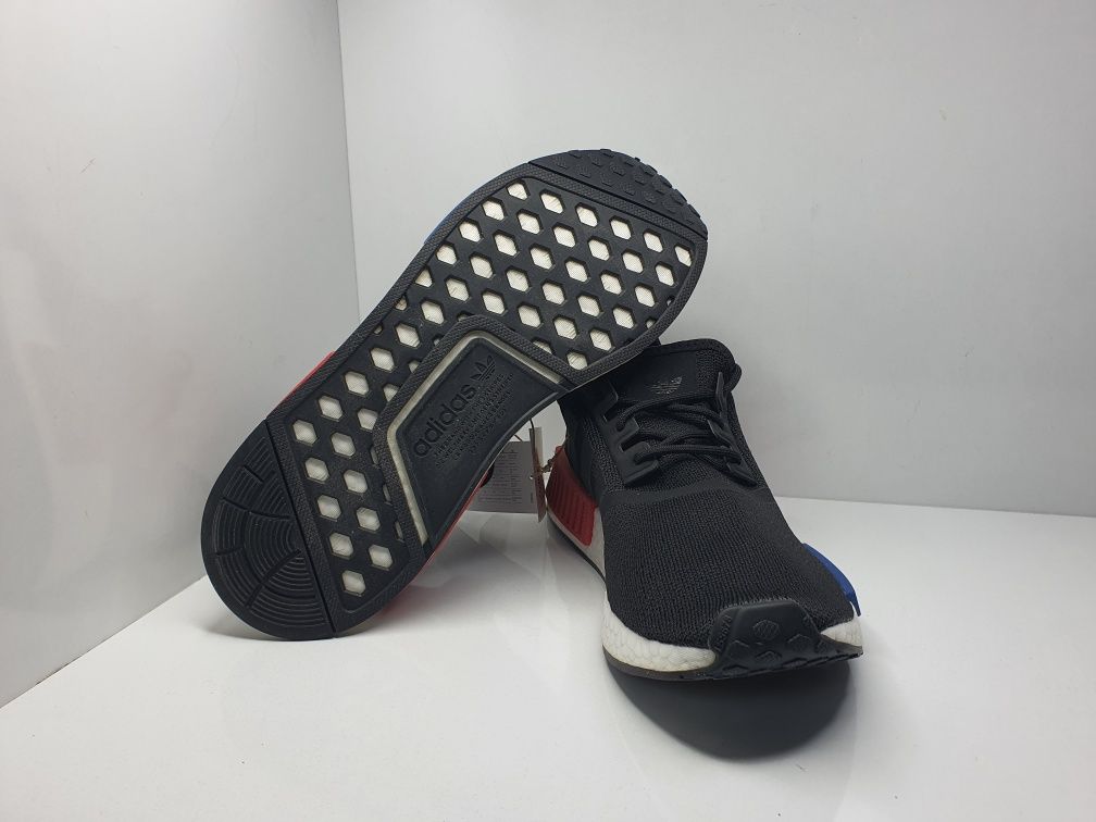 Маратонки Adidas NMD_R1 

Чисто нови с кутия.

Размер: 41 1/3 стелка 2