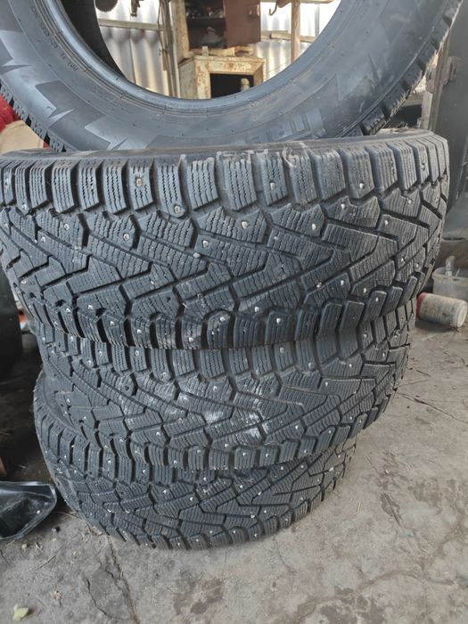 Зимнее шины 235 65 R17 Pirelli ice zero