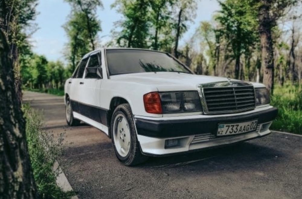 Бампер для Mercedes-Benz 190 W201 (AMG стиль)