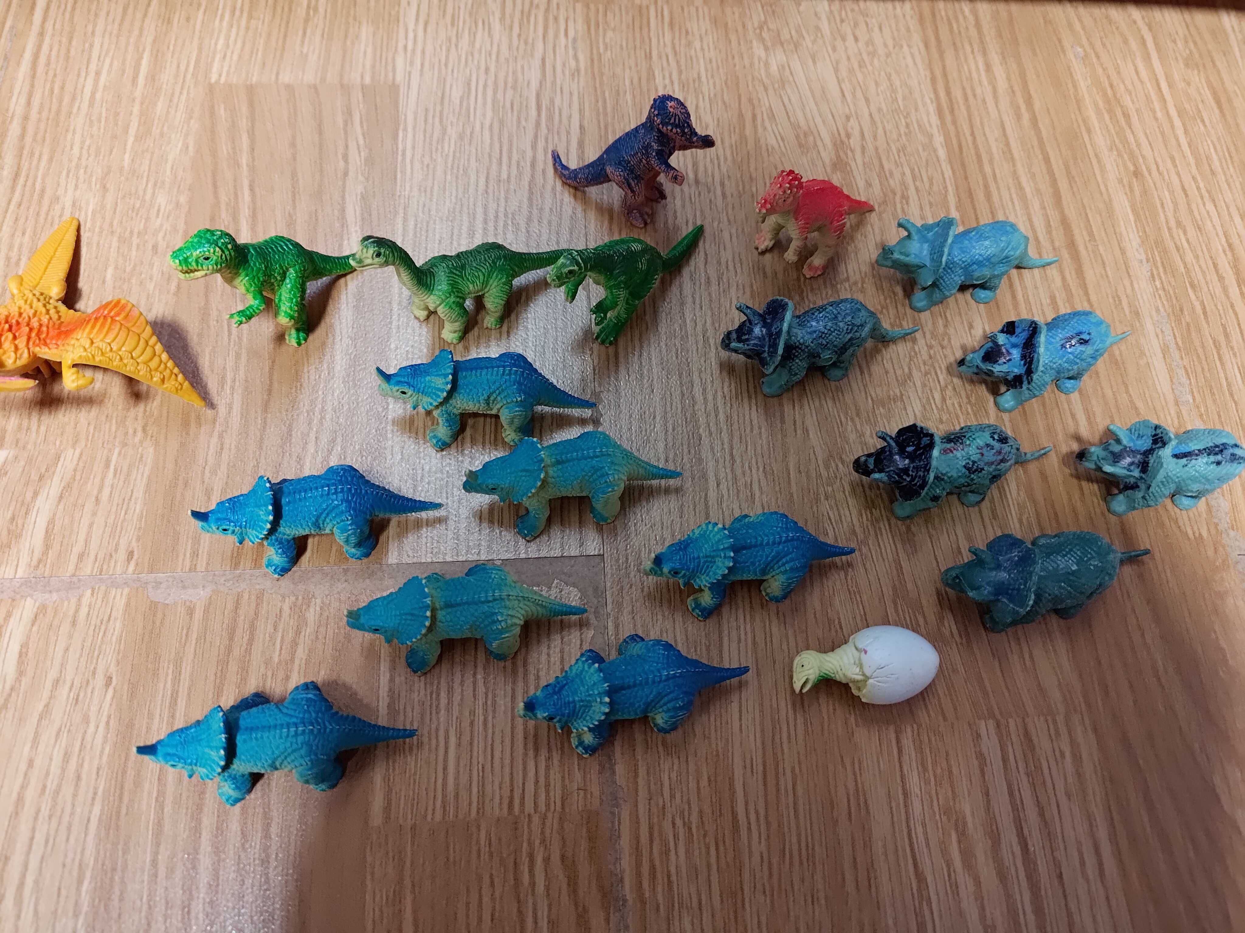 Set 20 dinozauri de jucarie, 5-10 cm