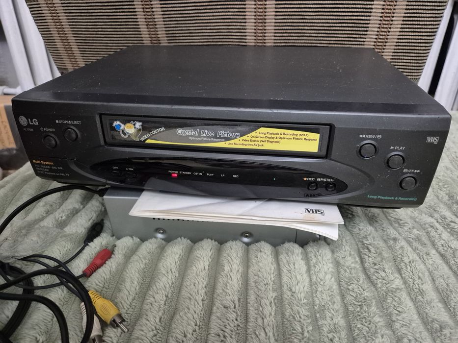Видеомагнитофон LG VHS с пультом