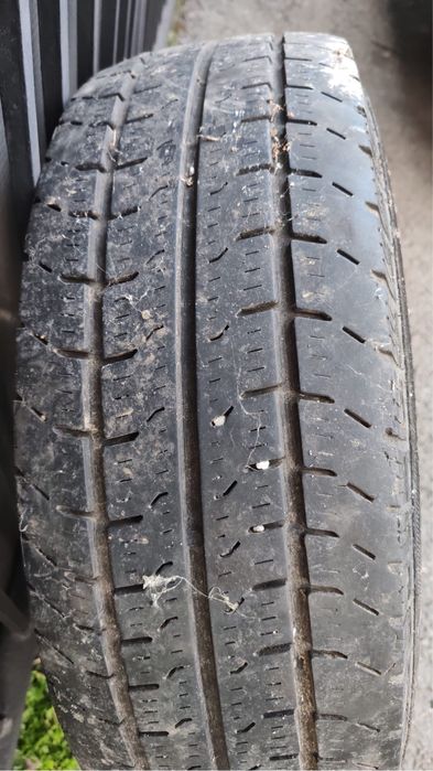 Vând 1 bucată de cauciuc