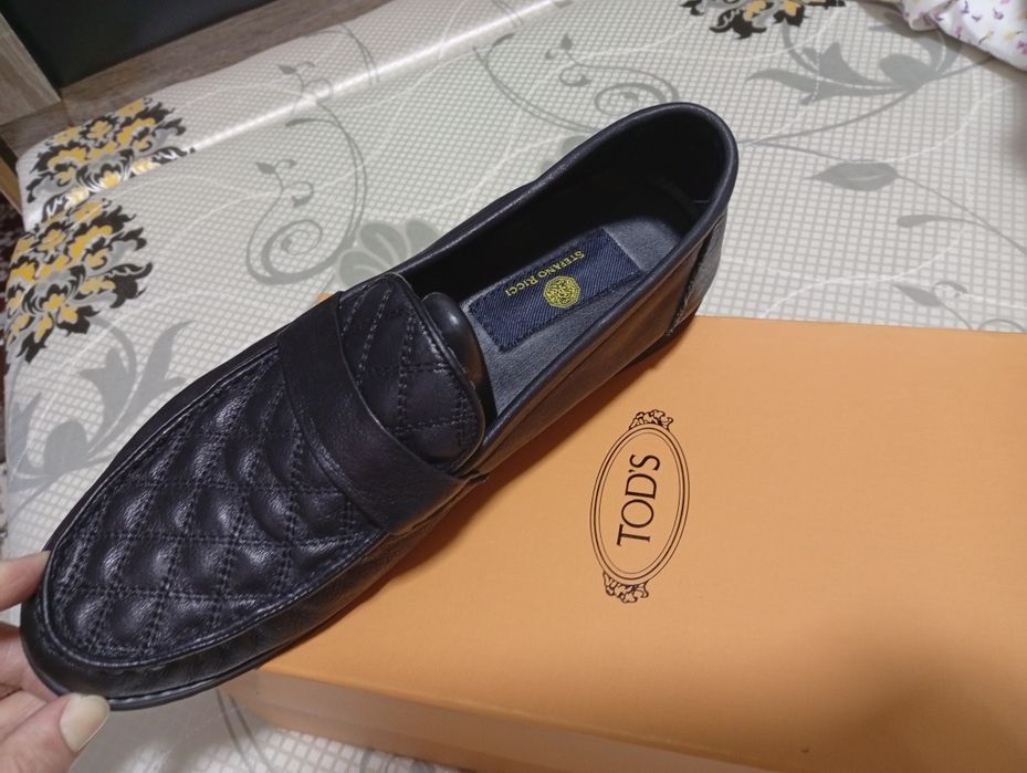 italita toza kõja oyoğda yumshiq yengilgina  turadi