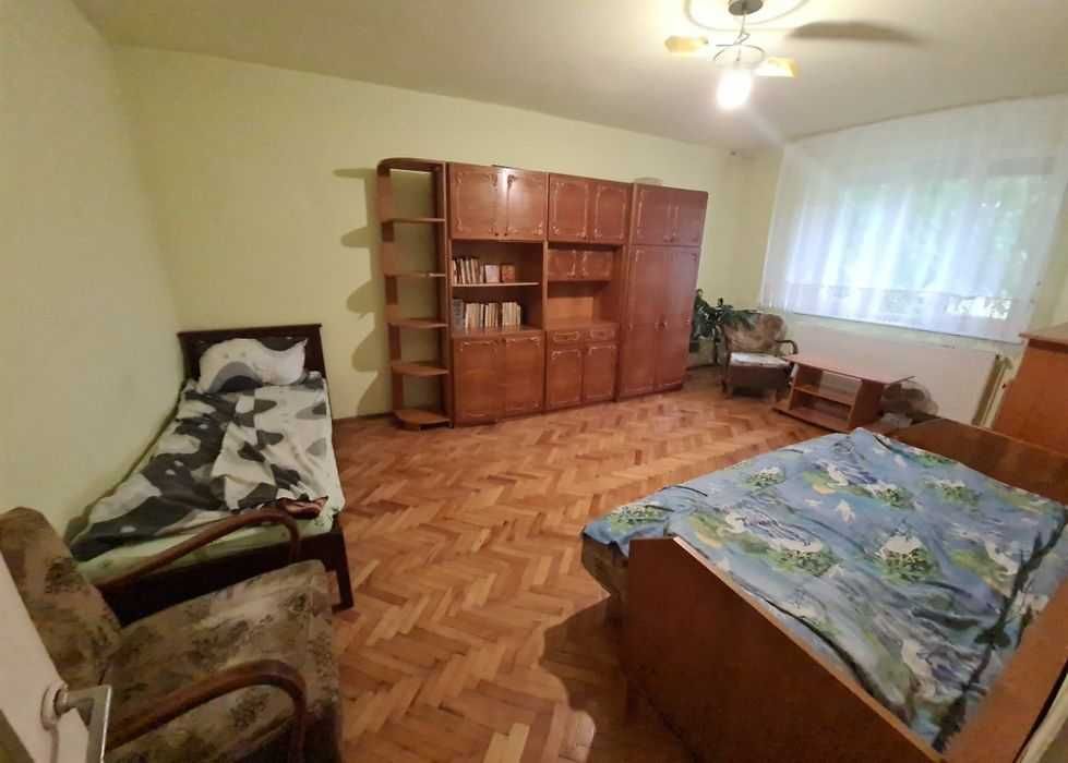 Vând mobilă de sufragerie, canapea extensibilă, 2 fotolii, comodă tv