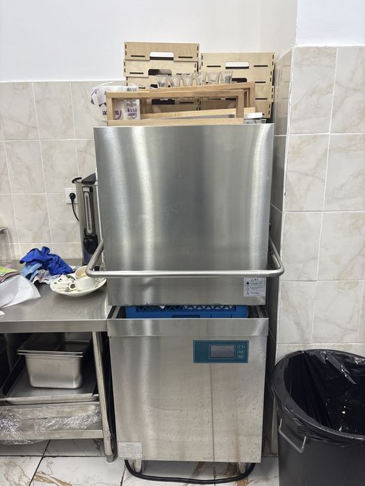 Продою промышленную посудомойку