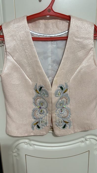 Кажекей 42-44 сатылады ишинде койлегимен бирге беремин почти киилмеген