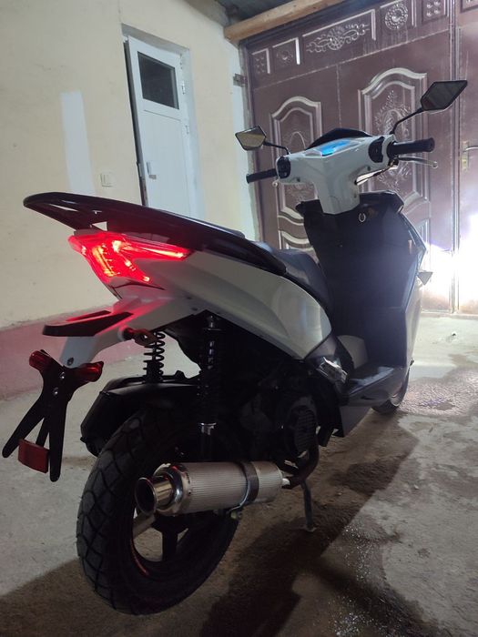 Skuter sotiladi etaloya R1 150 kub benzinlik
