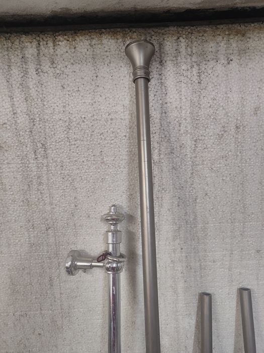 Гардины, находятся в городе. Хорошее состояние.