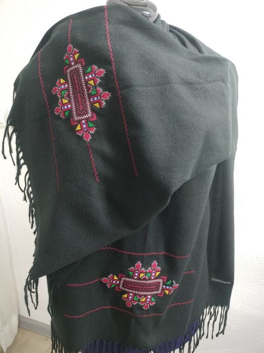 Кашмирени бродирани шалчета