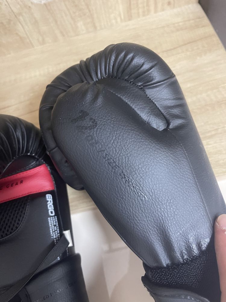 Боксови ръкавици Outshock 500 Ergo чисто нови 12oz