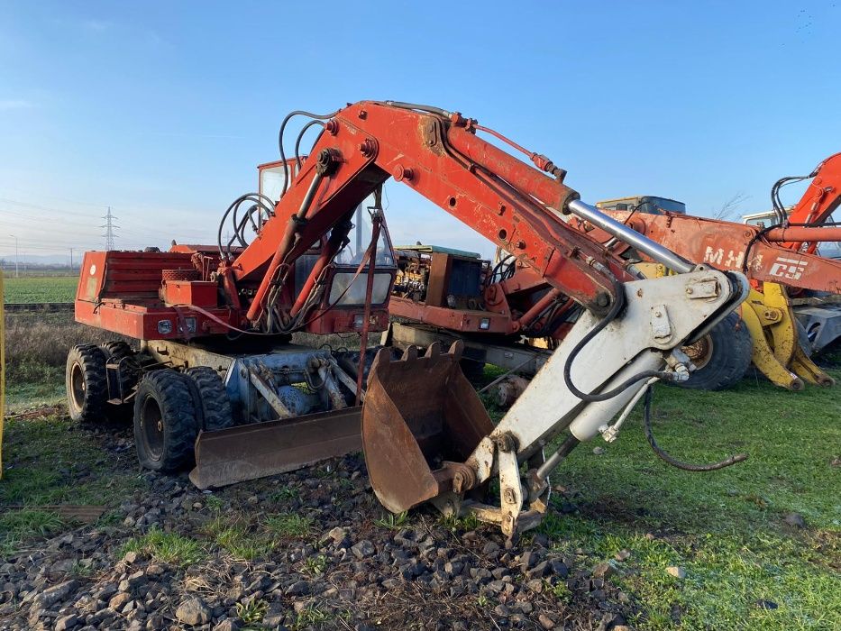 Dezmembrez Excavator pe roti Faun , pompa , motor , punti etc