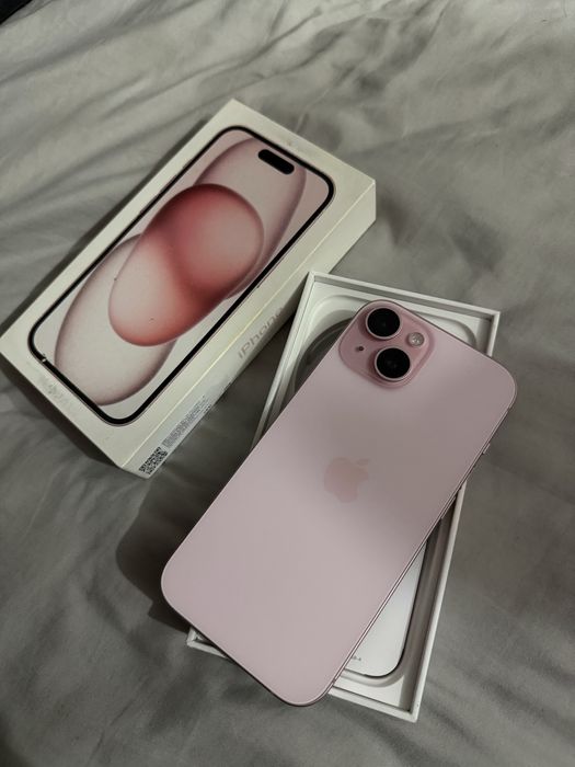 Iphone 15 розовый