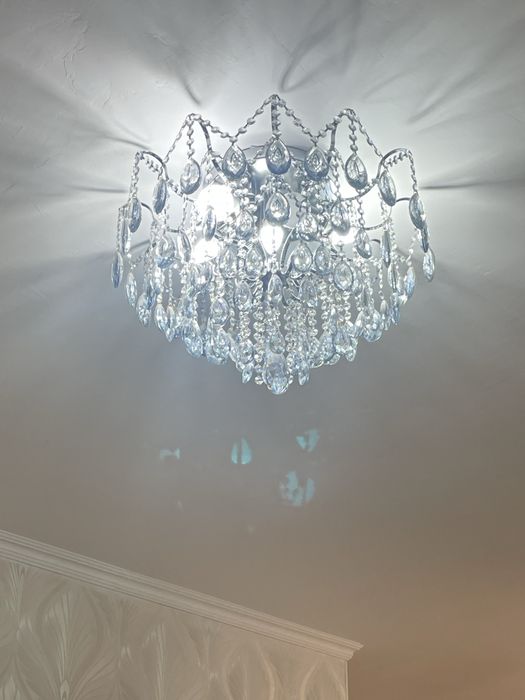 Продам люстру 6 ламп 5ть рядов подвесов красивые