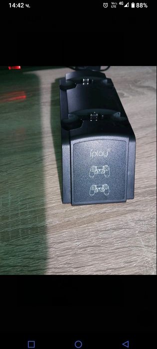 Продавам плейстейшън 4