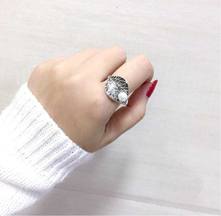 Сребърен пръстен листенце и перла за жени - 925