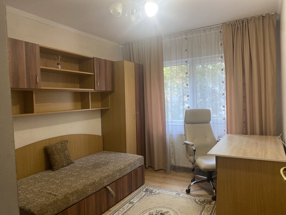 Inchiriez apartament cu 3 camere