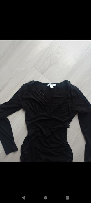 Vând rochie mulată neagră