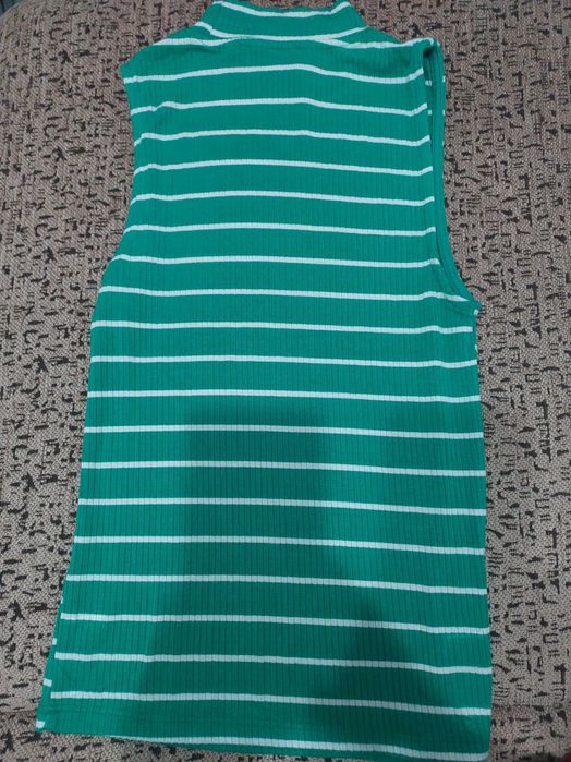 Vând maiou cu guler